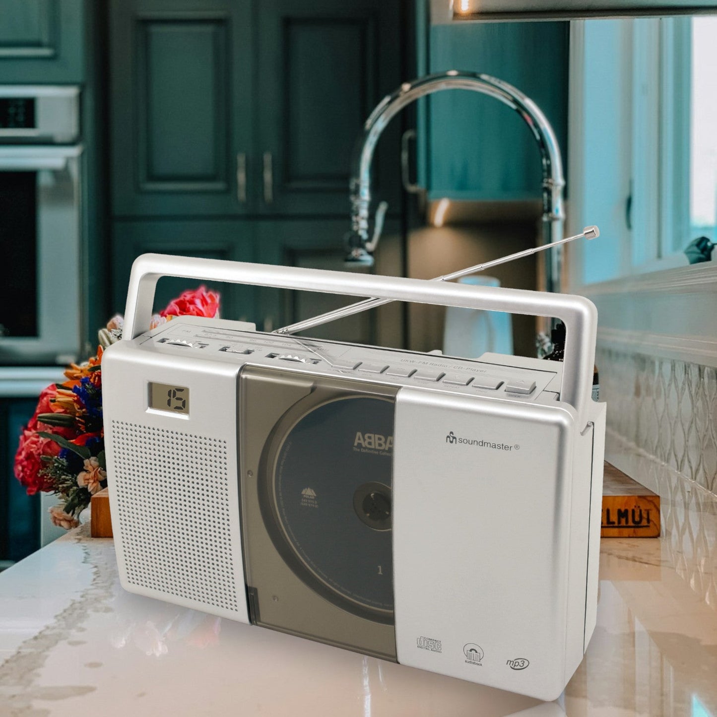 soundmaster rcd1185 ukw kofferradio mit cd mp3 spieler und horbuchfunktion – Seitenansicht – Produktbild von Soundmaxx Online